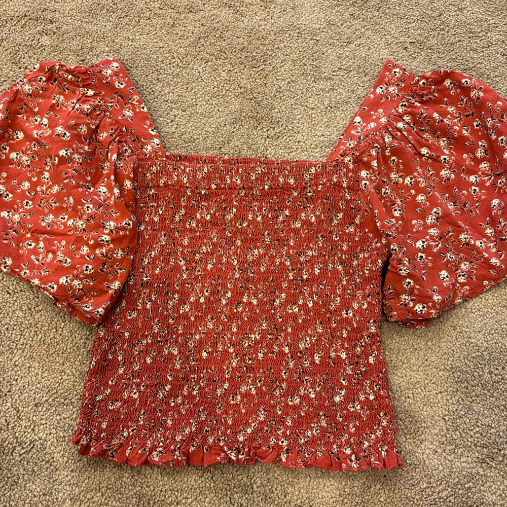 red floral flowy sleeve top